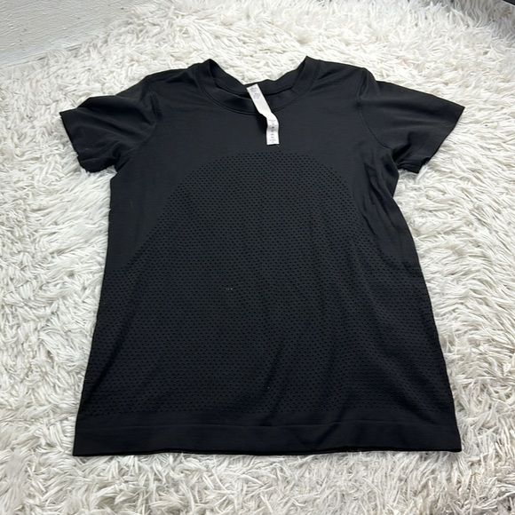 Lululemon Breeze By Short Sleeve Black / Black - Picture 1 of 6
